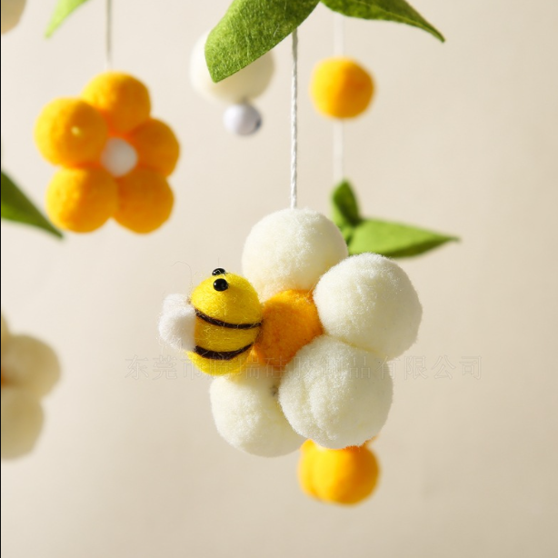 Baby mobiel bijen en bloemen