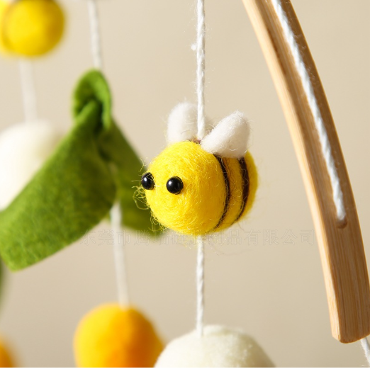 Baby mobiel bijen en bloemen